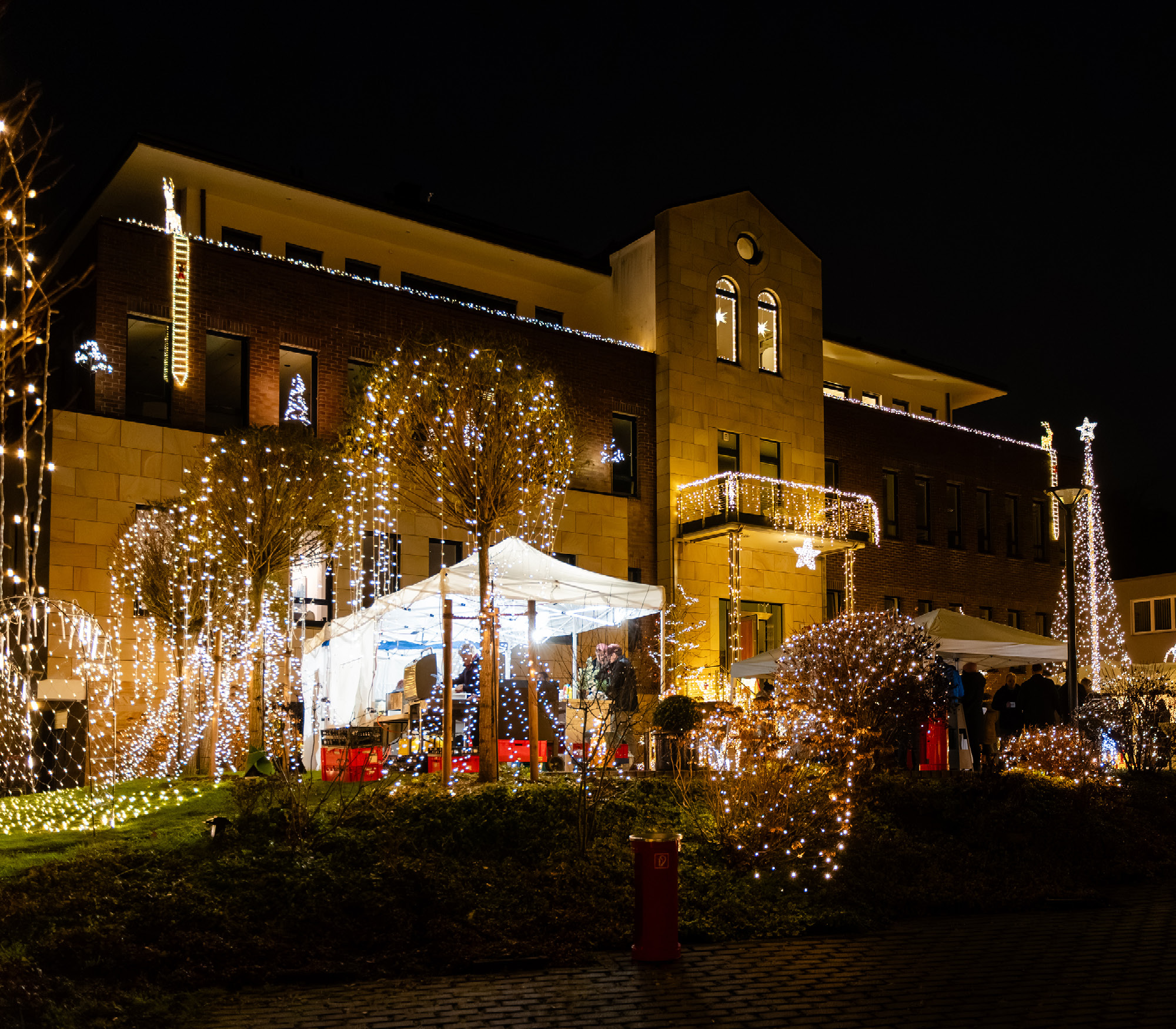 Moderner und großer Konferenzraum im Unternehmenssitz des Beratungs- und Software-Hauses Markmann + müller in Herdecke.